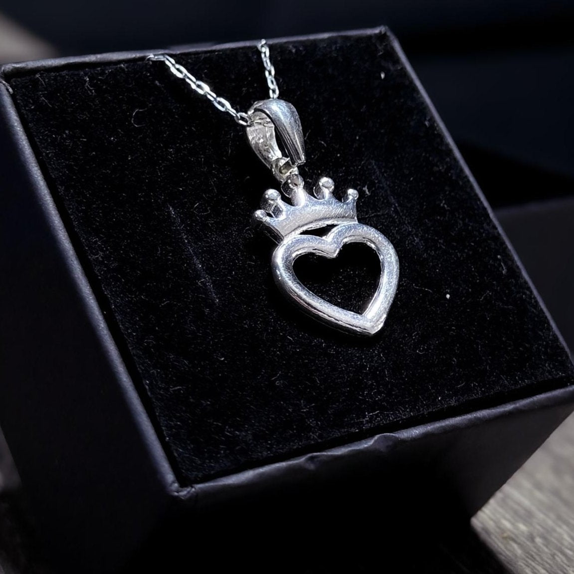 DIJE CORAZÓN Y CORONITA PLATA 925