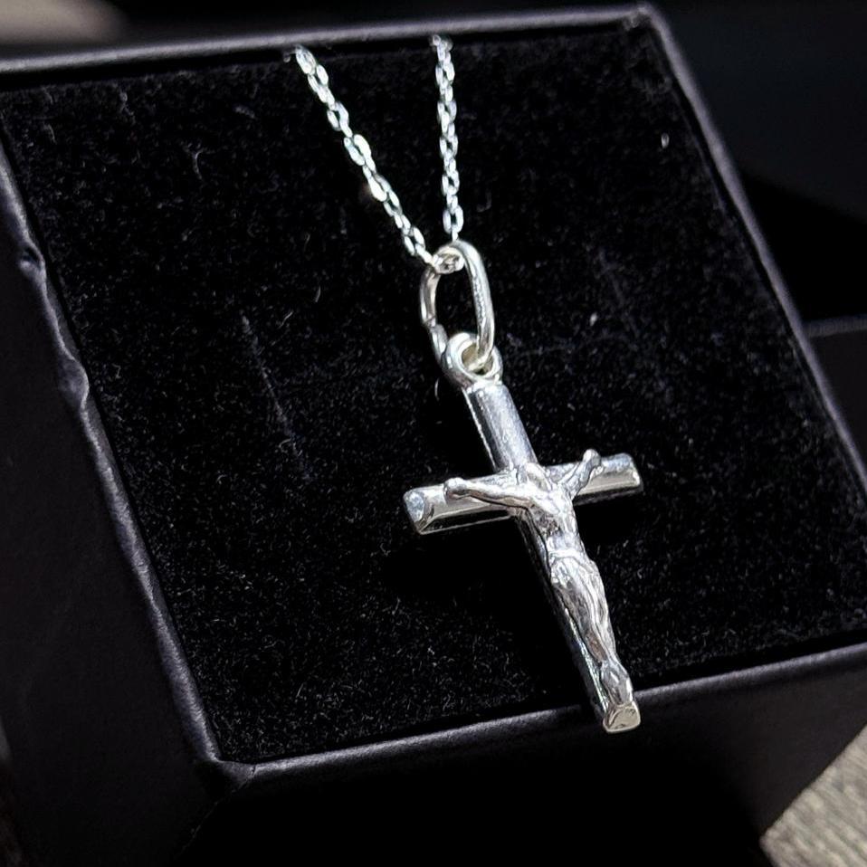 DIJE CRUZ CON CRISTO PLATA 925
