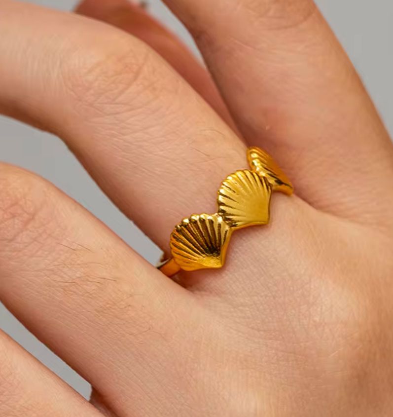 GOLDEN SHELLS RING