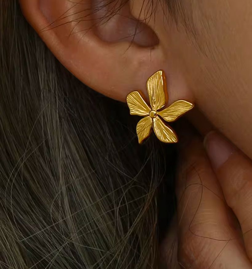Vintage Golden Flower Earrings