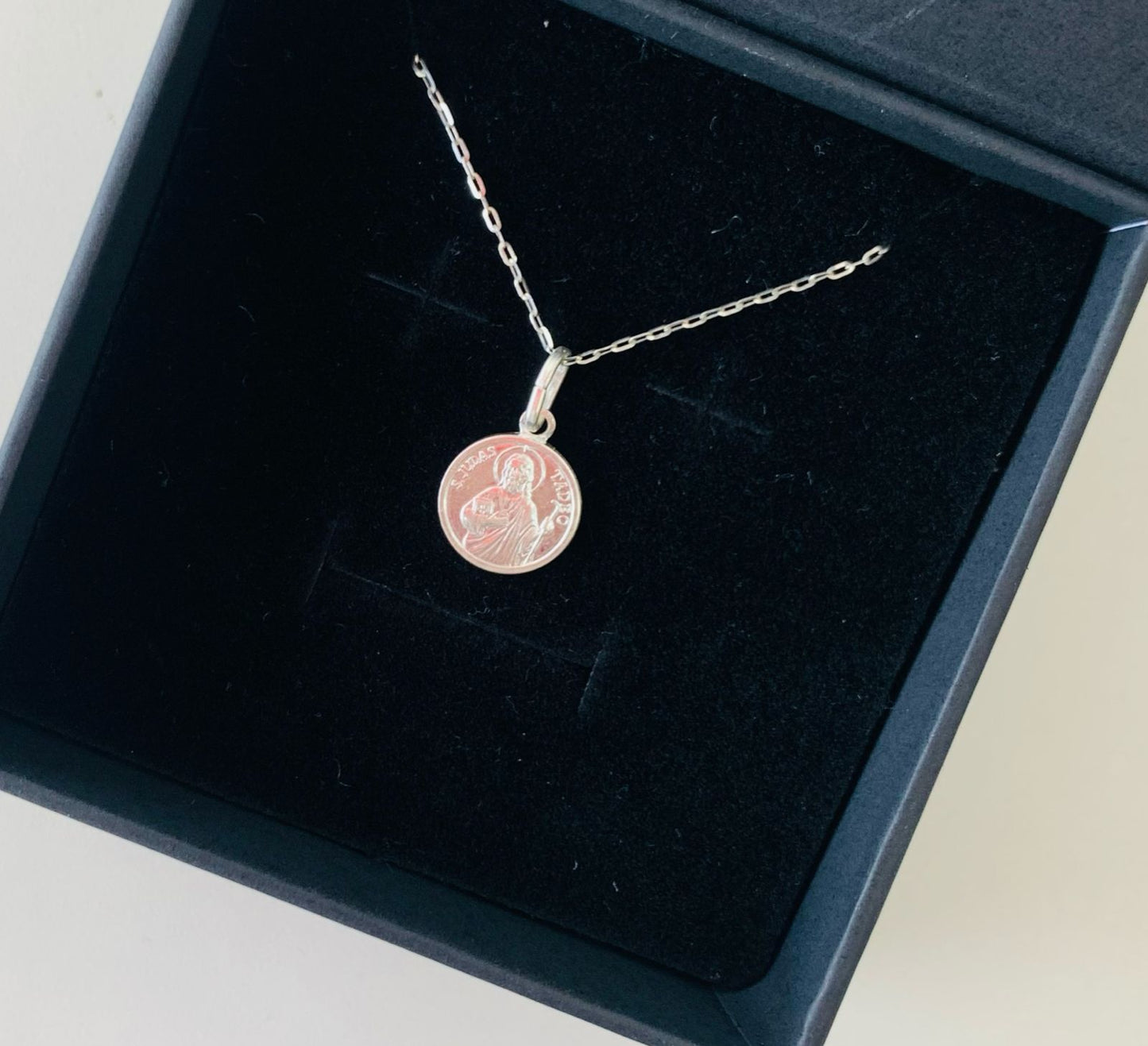 DIJE CIRCULAR JUDAS PEQUEÑO PLATA 925