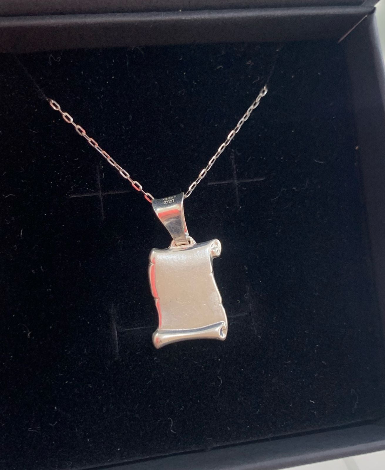 DIJE PLACA, PERGAMINO, PLATA 925