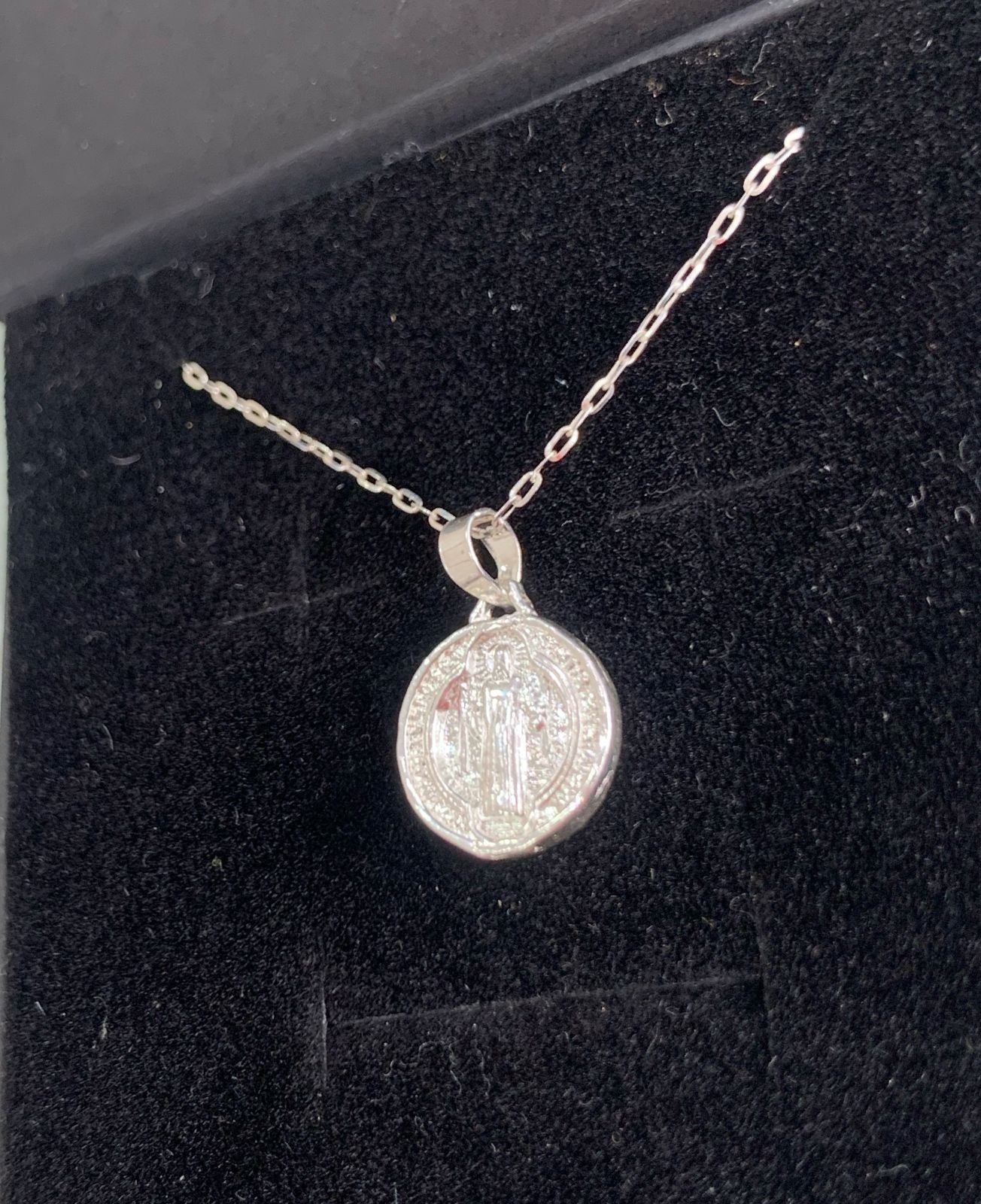 DIJE SAN BENITO, TAMAÑO MEDIANO, PLATA 925