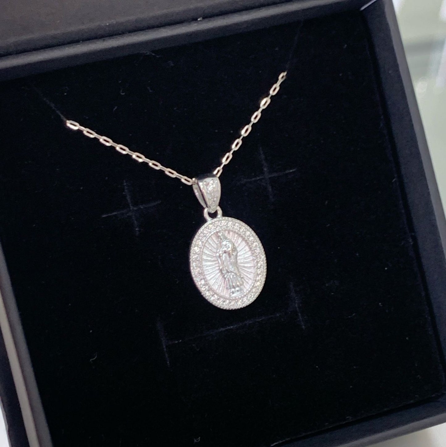 DIJE VIRGEN CON PIEDRITAS, PLATA 925