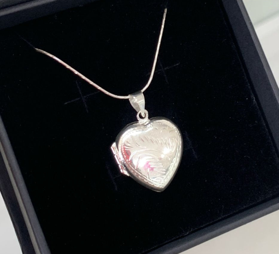 RELICARIO CORAZON GRANDE DECORADO, PLATA 925