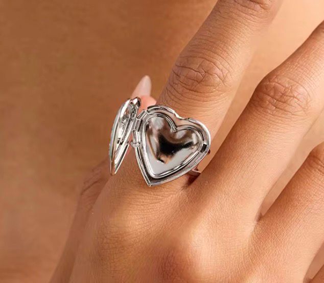 Relicario Ring