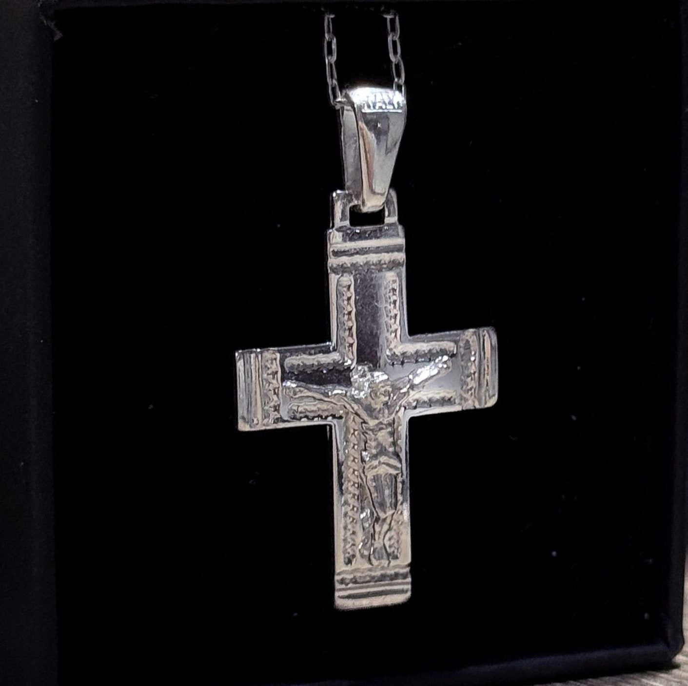 DIJE CRUZ CON CRISTO PLATA 925